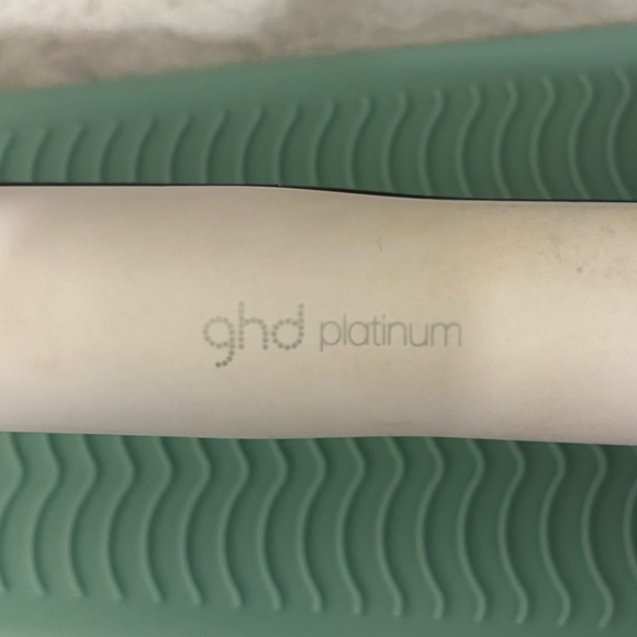 ghd Platinum White Hair Straightener with Green silicone Mat. GUC. - Picture 2 of 4